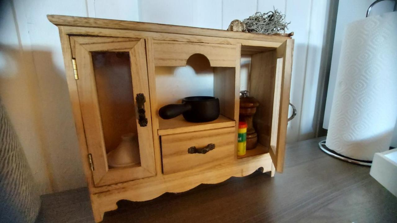 Petite Maison Sur La Colline Du Gibloux: 1Chambre,1 Salon Et Salle De Bain Prives Au Rez De Chausse, Piscine Exterieur Et Bbq , Le Châtelard-Montreux Exteriér fotografie