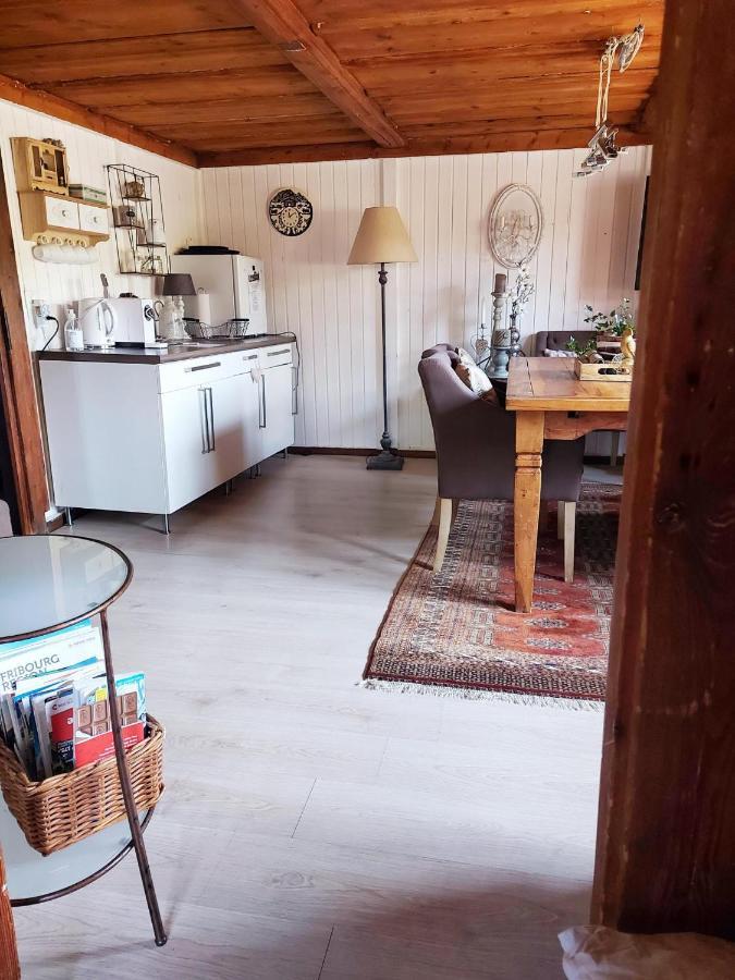 Petite Maison Sur La Colline Du Gibloux: 1Chambre,1 Salon Et Salle De Bain Prives Au Rez De Chausse, Piscine Exterieur Et Bbq , Le Châtelard-Montreux Exteriér fotografie